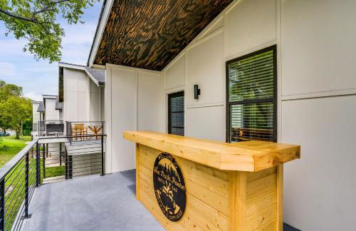 Nash House & Bars of Broadway with Patio Bar and Views! 8min Downtown! Sleeps 12! - Foto 41