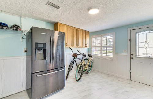 Spacious Canalfront Home with Pool about half Mi to Beach - Foto 24