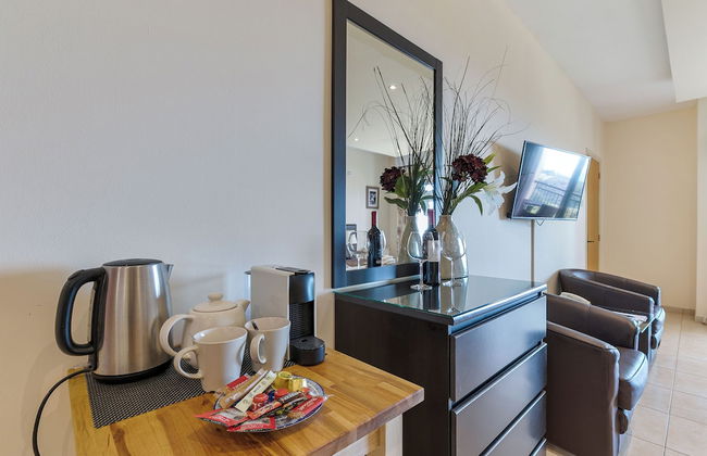 Hill View Restaurant & Apartments - Photo 31