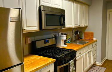 Chic 2BR Near Capitol Hill & Nightlife - Foto 2