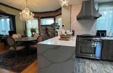 4 BR Luxurious-Gem Mansion in Heart of Denver - Foto 34