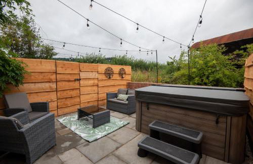 Bramble Cottage - Cosy 2 Bed With Deluxe HOT TUB & Log Burner - Photo 32