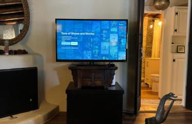 Historic Adobe 1 acre compound ultimate Santa Fe immersion Classic & Dreamy - Foto 23