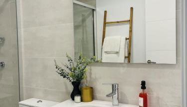 Stylish Boutique Apt Estepona - Relaxing stay Pool Free Parking - Foto 5