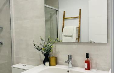 Stylish Boutique Apt Estepona - Relaxing stay Pool Free Parking - Foto 5