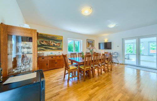 Villa Roglić with Pool and Outdoor Sports Area - Tennis, Mini Golf - Foto 15