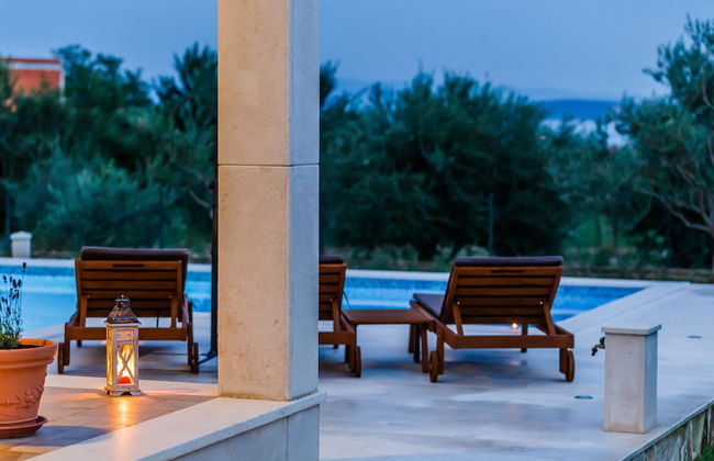 Luxury Secluded Villa w. Pool, Jacuzzi and Garden - Photo 29