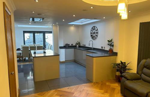 Entire Seaside Home 6 Private BedRooms Sleeps 10,4 Minute Walk To Station - Foto 1