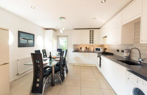 London Stratford - Spacious 2 bed flat with secured parking & private garden - Foto 11