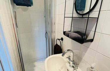 Victorian red-brick home in picturesque market town - Photo 5