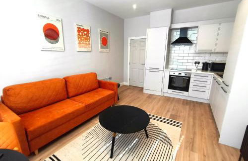 Stunning Apartment-6 Minute walk from Beach-Free Parking - Photo 7