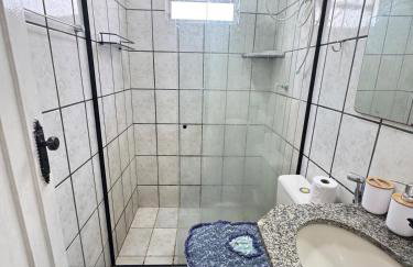 Casa de bairro tranquilo 1 a 10 pessoas com ótima localização e vigia de rua - Foto 17