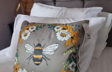 2 Bed Cosy House in London by Zaftastic Stays - Photo 18