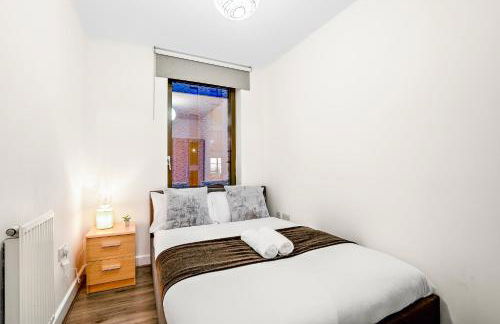 Modern 3-Bed Penthouse with Terrace & Gym, Near Canary Wharf, Weekly deals - Foto 8