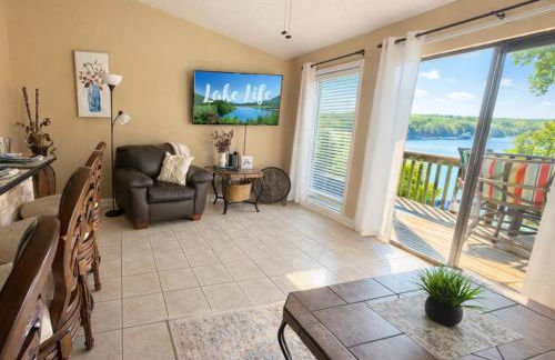 Sunshine and Roses Lakefront 1 Bed and 1 Bath Condo - Foto 11