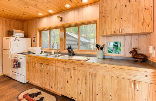 Private Peninsula! Modern-Rustic Fall Lake Cabin - Foto 11