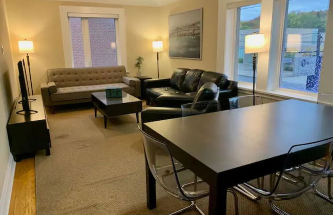 Professional Three Bedroom Condo Suite - Foto 12