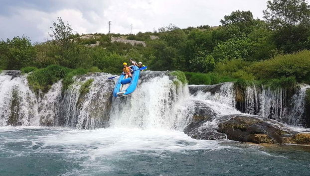 Saltando pelas cachoeiras de Zrmanja!