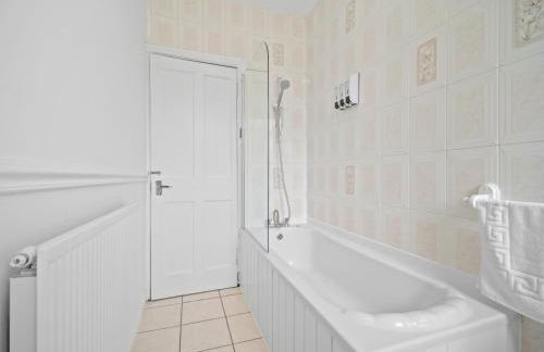 Whiteside 3 Bedroom Apartment - Bathgate - Photo 21