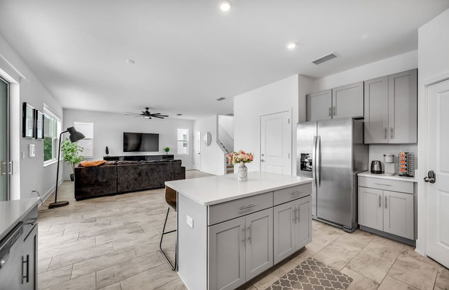 Luxury Home w Heated Pool, Gym, Playground & More! - Foto 17