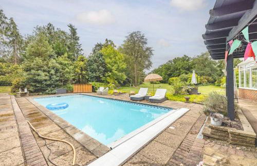Detached countryside family home, set in extensive private gardens, with a hot tub - Pass the Keys - Photo 4