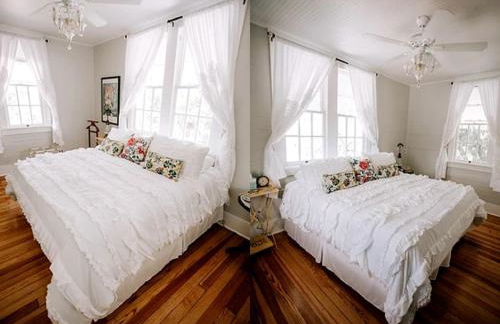 Historic Cottage Rental near Bentsen-Rio Grande Valley State Park in Mission, Texas - Photo 4