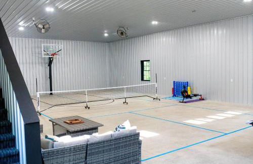 Luxury Barndo with Hot Tub, Indoor Sports Court, Private Acreage, and Near Notre Dame - Foto 53