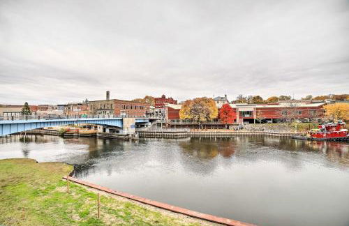 Luxe Manistee Condo with Balcony and River Views! - Foto 24