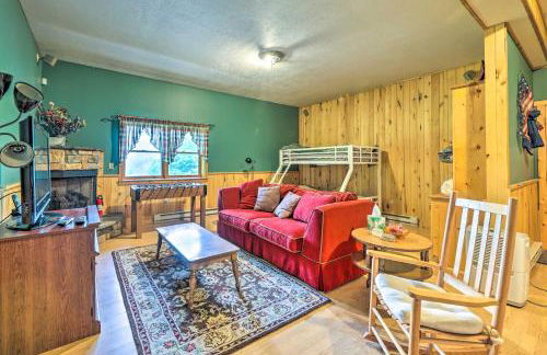 Slaty Fork Escape with Mountain View and Hot Tub! - Foto 13