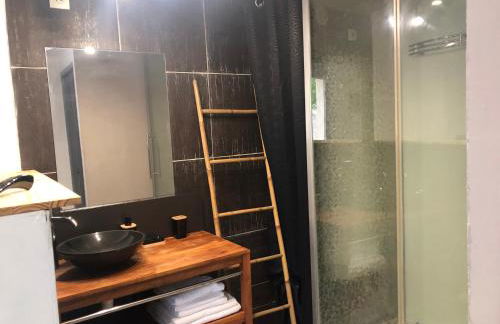 Gîte LE BOIS FLOTTE spacieux 120 m2 6 personnes Lagorce vallon pont d arc Ardèche - Foto 9