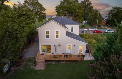 The Lyellton House: Water View, Steps from Beach - Foto 34