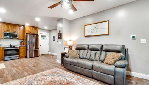 Scenic Yankton Retreat with Fire Pit 1 Mi to Lake! - Foto 2