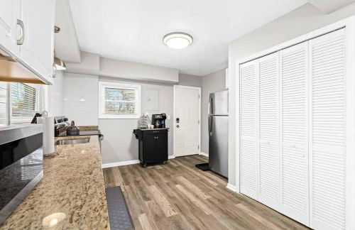 New! Warm & Cozy 3BR w/ Hot Tub, Firepit & BBQ! - Foto 9