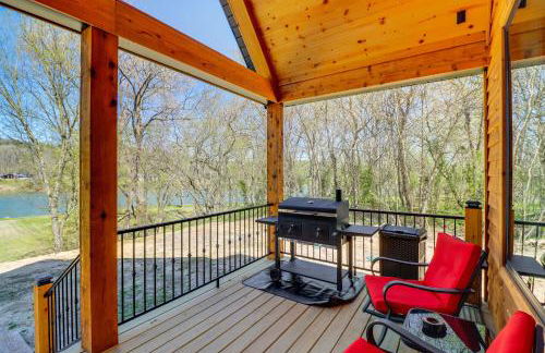 Riverfront Mountain View Cabin with Deck and Grill! - Foto 29