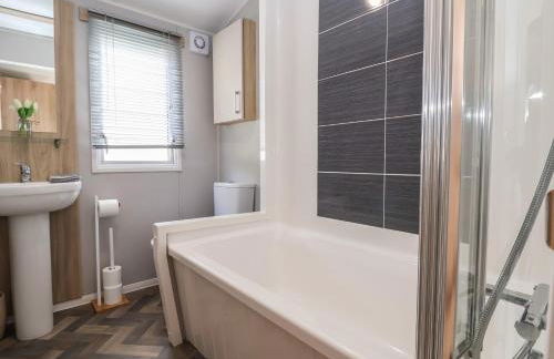 Woodlands Lodge - Photo 18