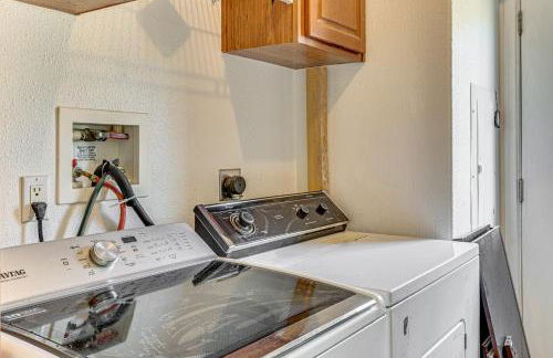 Nature Art Retreat on Breckenridge Creek with Pond! - Foto 29