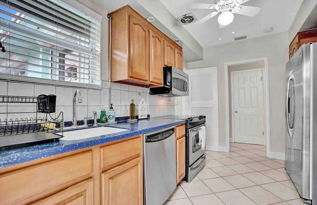 Palm Lined Oasis Walk To Beach Free Parking - Foto 21