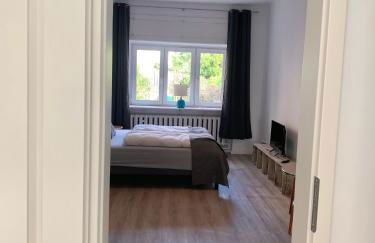 Erdgeschoss-Wohnung mit 2 Schlafzimmern, Balkon und Parkplatz - Foto 11