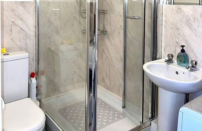 Charming 1-bed Loft Apartment in Romford - Photo 10