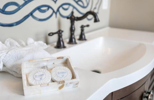 Renovated Historic 4BR House Near Magazine St & Uptown - Photo 49