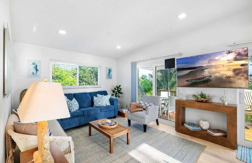 Charming Beachfront Cottage with Dock Slip and Kayaks on Little Gasparilla Island | Placida, FL - Foto 11