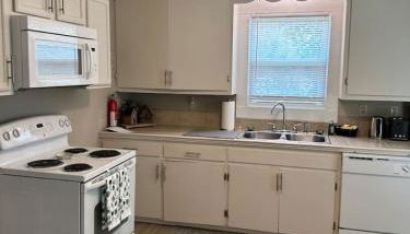 Charming 2 bed home - Close to Downtown Concord - Foto 3