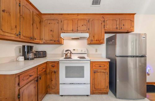 Family-Friendly Central AC Near Beach - Foto 3