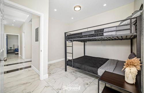 Sprawling Home w/ Rooftop Spot - Foto 19