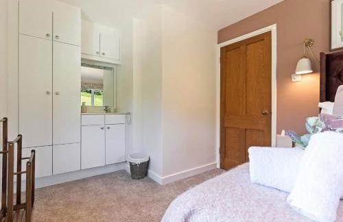 Stunning Countryside Home in Surrey by 53 Degrees Property, Ideal for Family Getaways, Private Tennis Court! - Foto 44