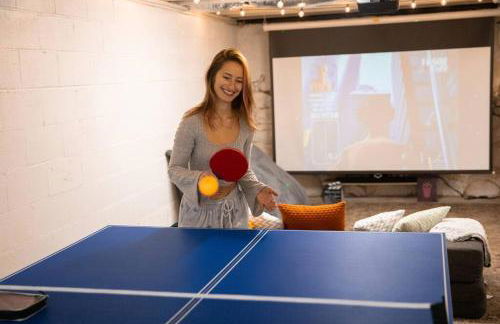 Reno's Biggest Little House - Cozy Home Theatre - Foto 72