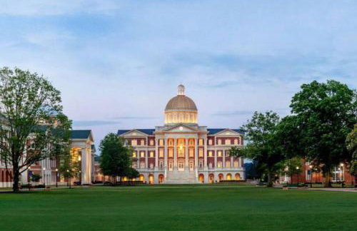 Next to CNU New Listing with Beautiful Finishes - Foto 37