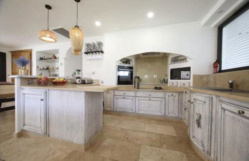 VILLA SAINTE BAUME Piscine Jacuzzi tout confort - Photo 6