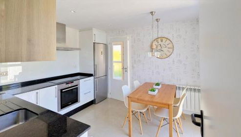 Casa con piscina Riosar Santiago - Foto 5, stove, dishwasher