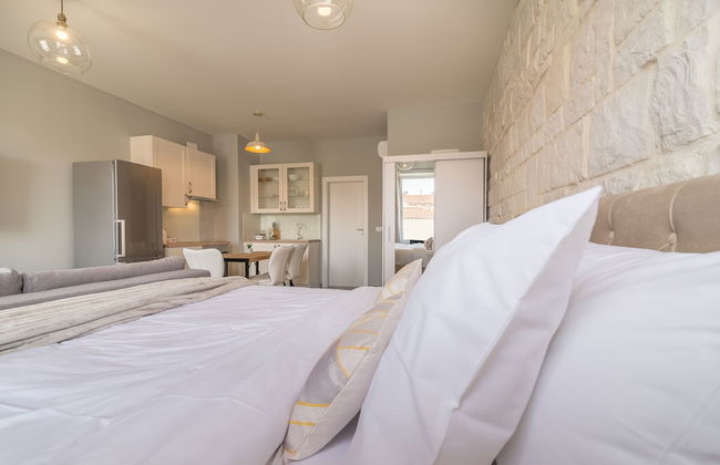 Luxurious Suites Elegance - Photo 4